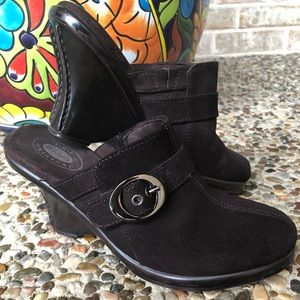 DrScholl’s Women’s Sz 7M Suede 3.5 in. Mule Clog